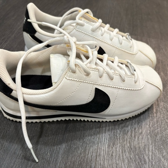 Nike Classic Cortez Leather Shoe White/Black - Picture 6 of 7